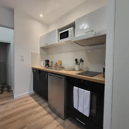 Le Nagi : Beau Studio Avec Patio Privatif Apartment *