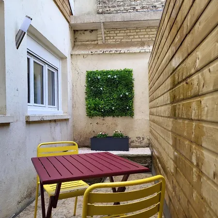 Apartment Le Nagi : Beau Studio Avec Patio Privatif *